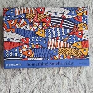 Puzzledly - Something Smells Fishy Colorful Fish 500 Piece Puzzle